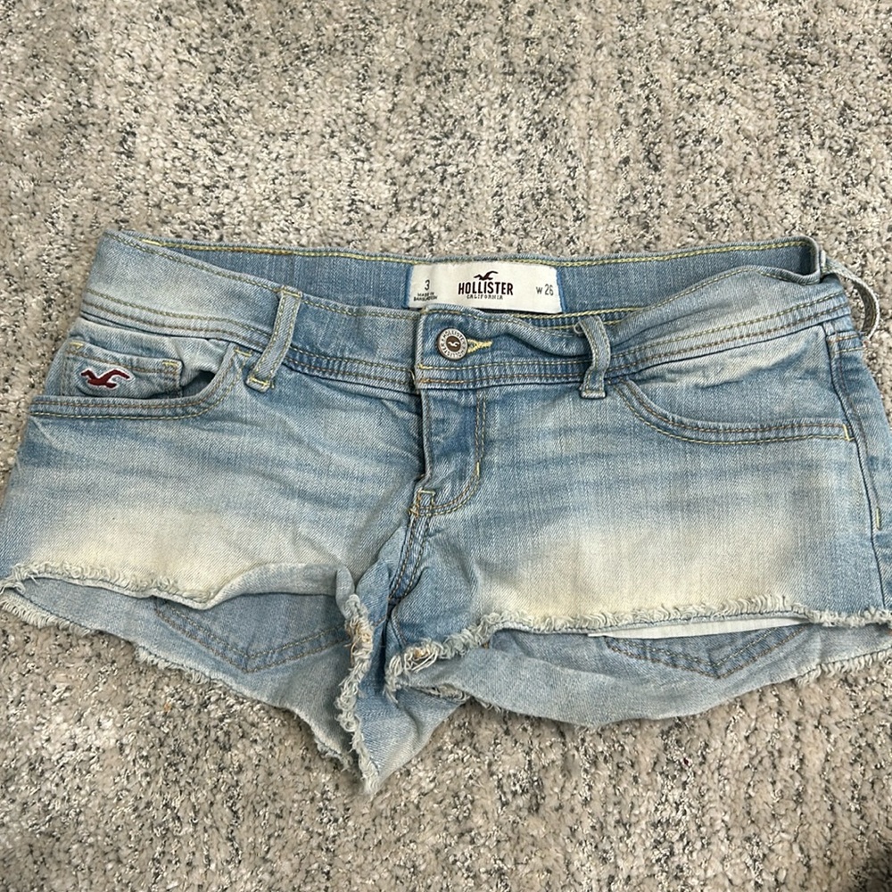 Vintage Hollister light wash Denim booty shorts size 3